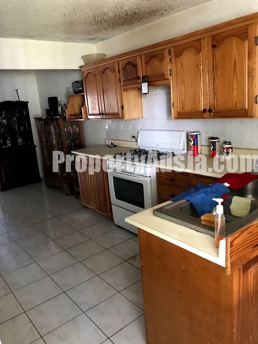 Townhouse For Sale in Bridgeport Portmore, St. Catherine Jamaica