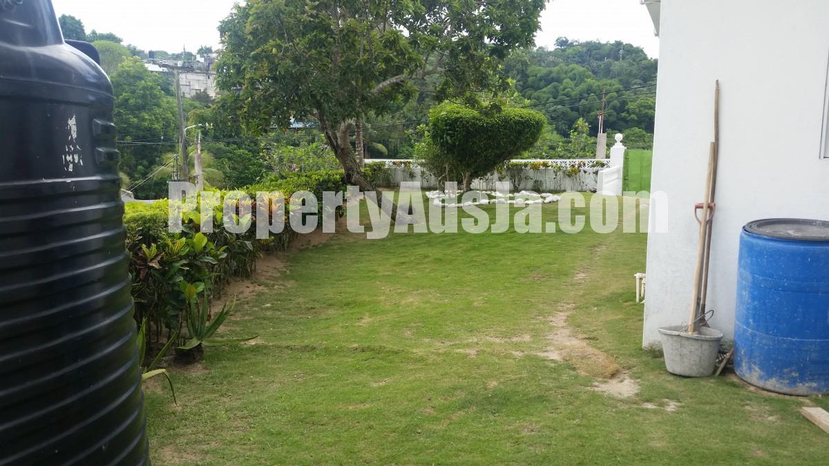 House For Sale in Lawrence Tavern, Kingston / St. Andrew Jamaica