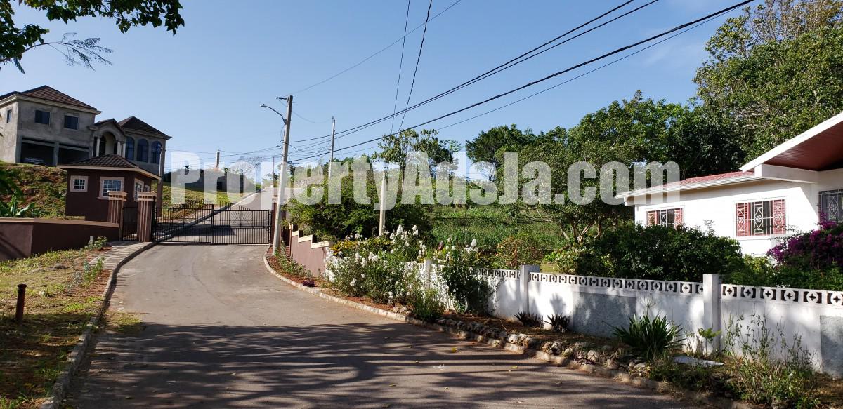 House For Sale in kingsland Meadows Mandeville, Manchester Jamaica