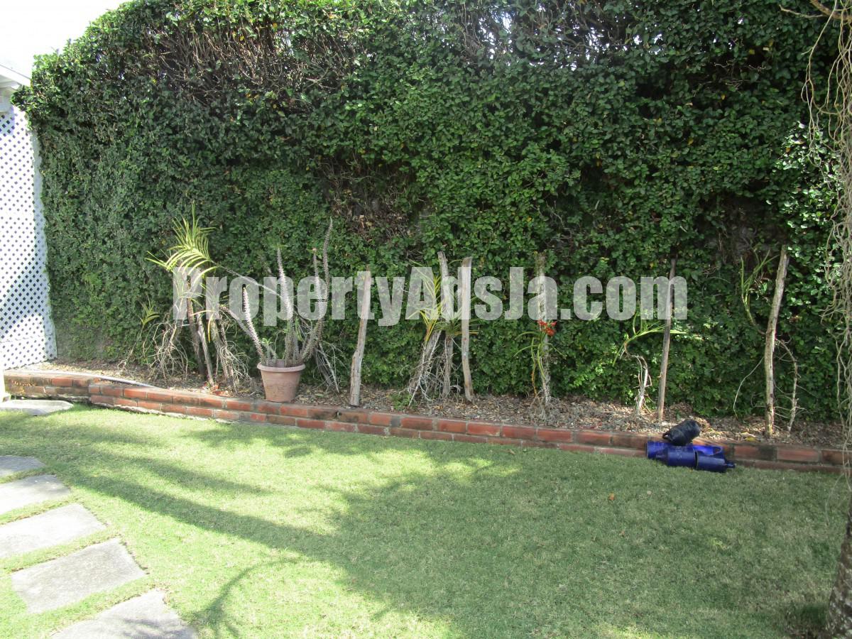 Townhouse For Rent in canterbury manor, Kingston / St. Andrew Jamaica