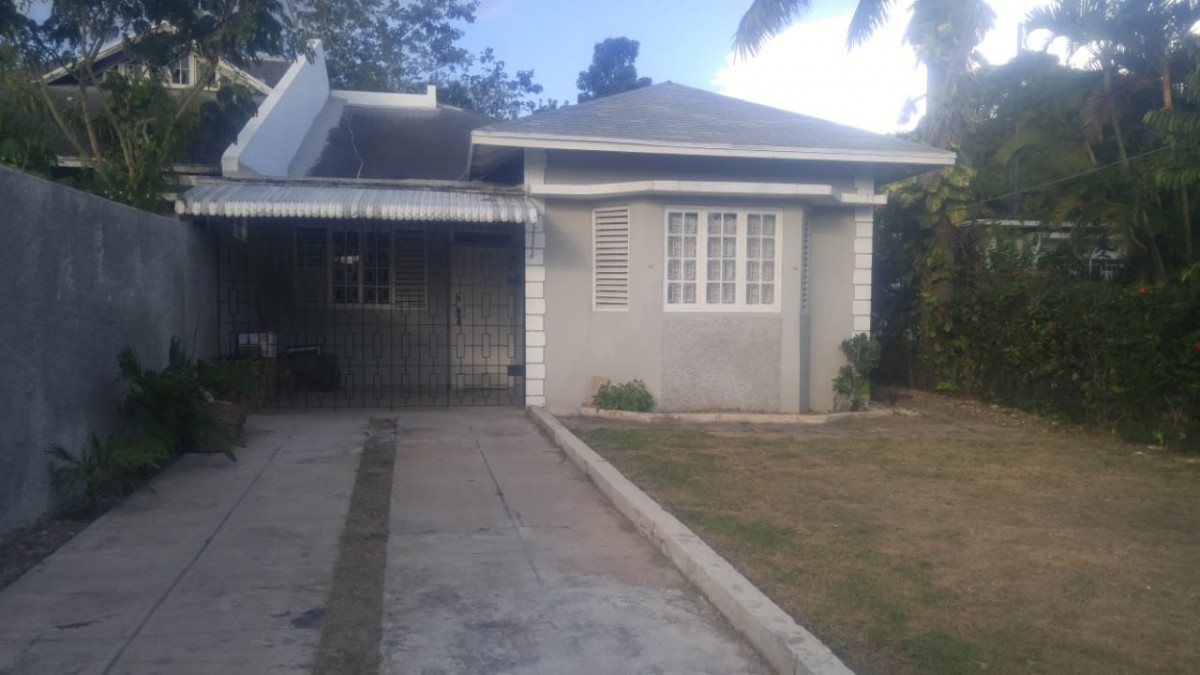 House For Sale in East Kings House Rd Area, Kingston / St. Andrew