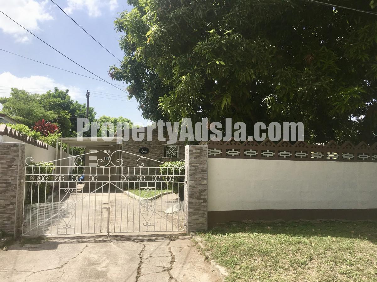 House For Sale in Pembroke Hall, Kingston / St. Andrew Jamaica