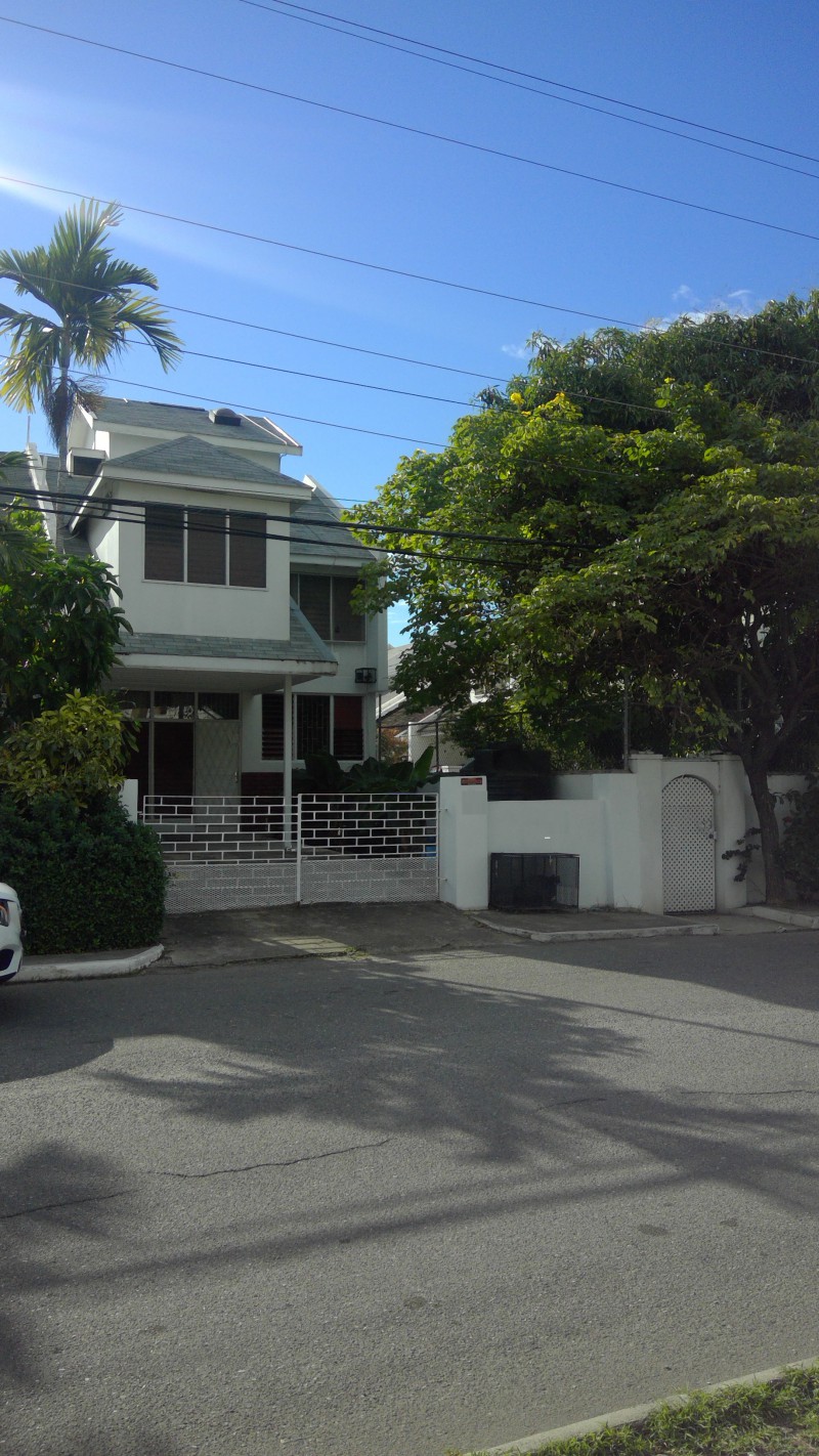 Townhouse For Sale in Haining Mews, Kingston / St. Andrew Jamaica