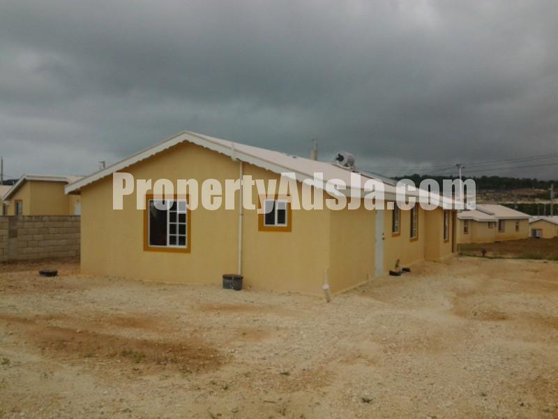 House For Sale in CORAL SPRINGS, Trelawny Jamaica