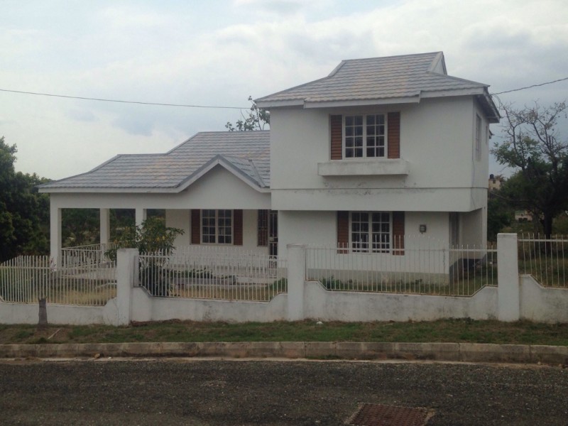Townhouse For Sale in Twin Palms Estate, Clarendon Jamaica