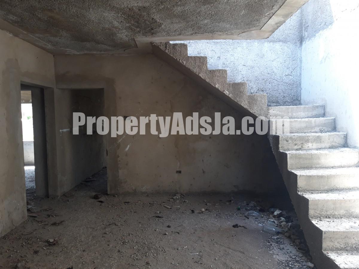 House For Sale in Portmore pines, St. Catherine Jamaica