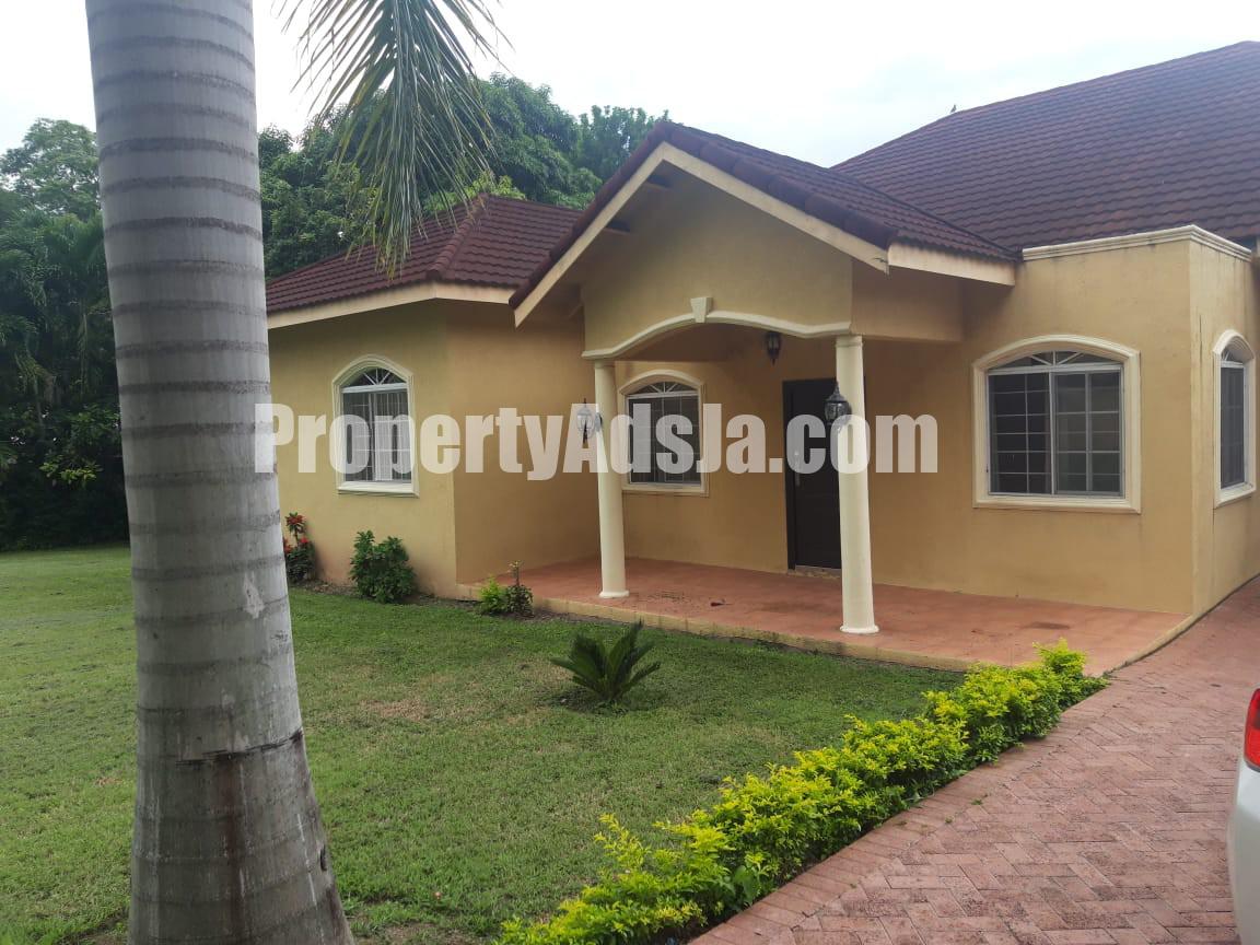 House For Rent in Norbrook, Kingston / St. Andrew Jamaica
