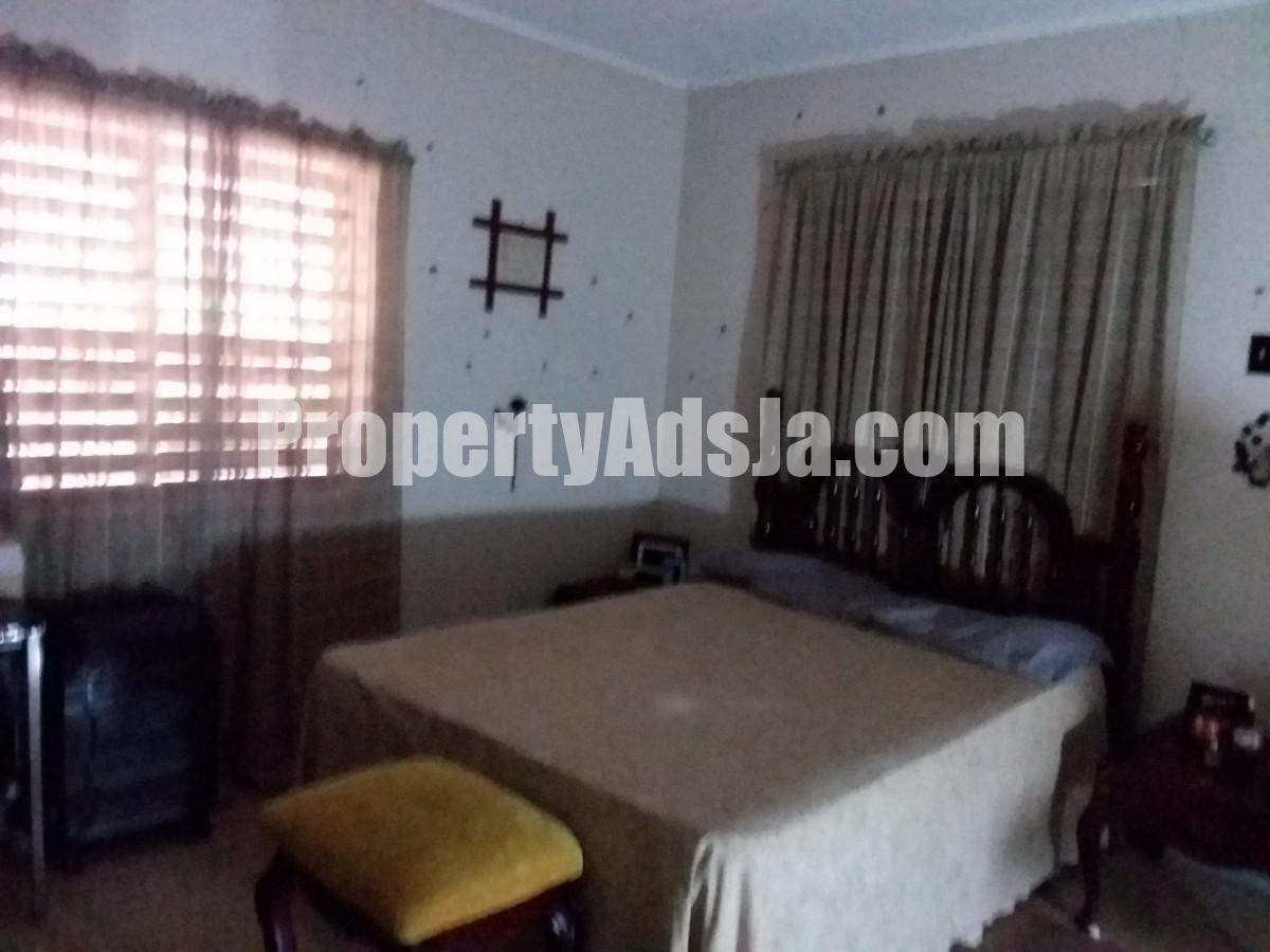 House For Sale in Inglewood, Clarendon Jamaica