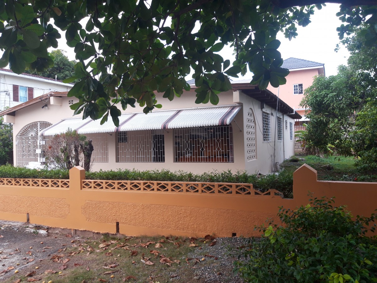House For Rent in Queensborough, Kingston / St. Andrew Jamaica