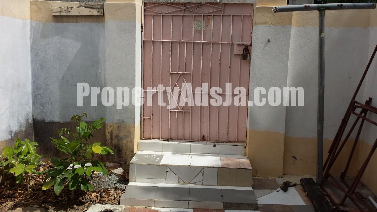 Townhouse For Sale in Gregory Park Portmore, St. Catherine Jamaica