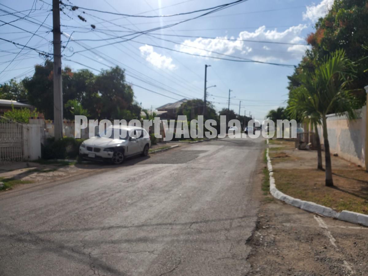 House For Sale in Hughenden, Kingston / St. Andrew Jamaica