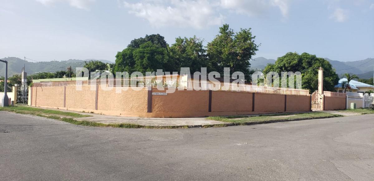 House For Sale in Mona Heights, Kingston / St. Andrew Jamaica