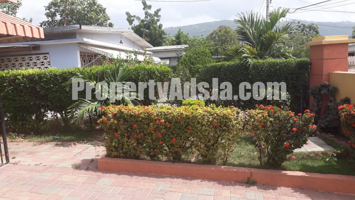 House For Sale in Washington Gardens, Kingston / St. Andrew Jamaica