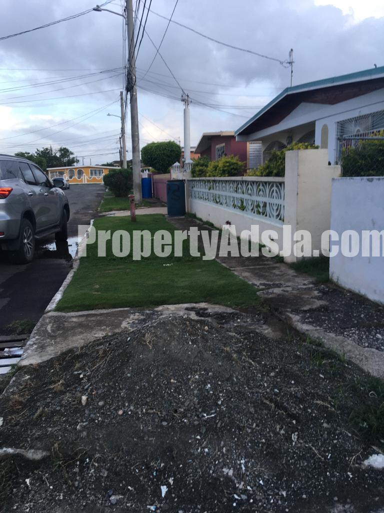 House For Sale in Bridgeport, St. Catherine Jamaica