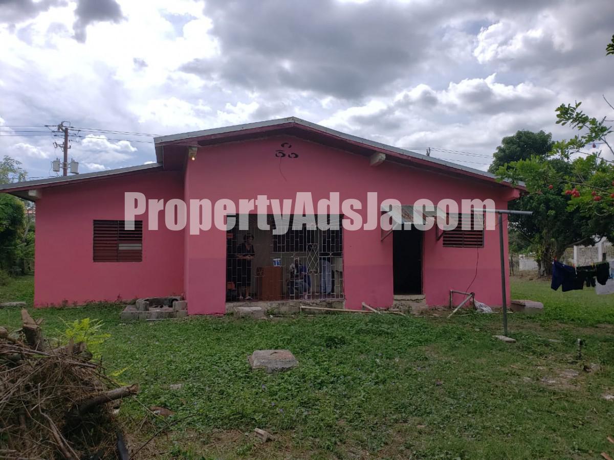 House For Sale in Four Paths, Clarendon Jamaica