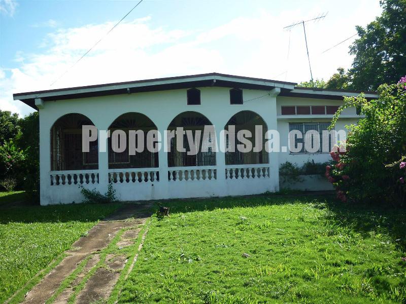 House For Sale in Ewarton, St. Catherine Jamaica