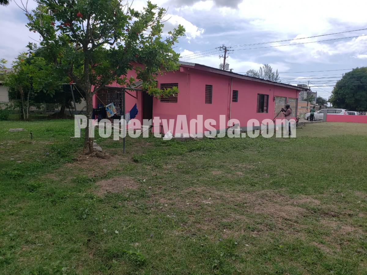 House For Sale in Four Paths, Clarendon Jamaica