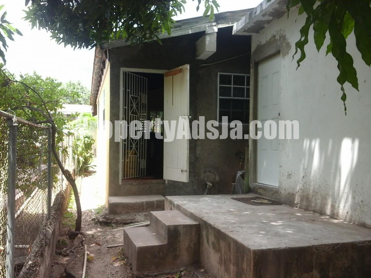 House For Rent in Whitehall Gardens, Kingston / St. Andrew Jamaica