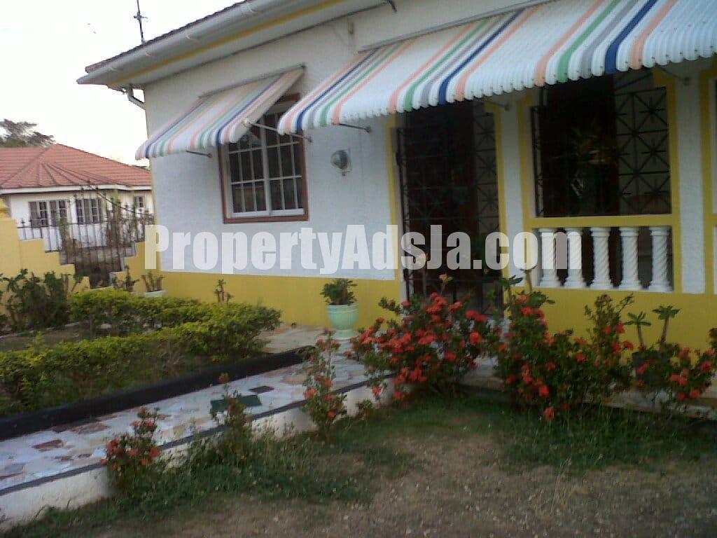 House For Sale in Four Paths May Pen, Clarendon Jamaica
