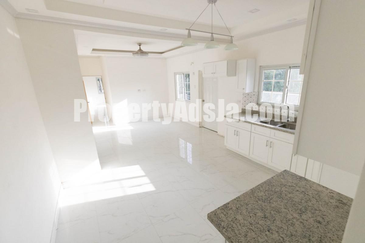 Apartment For Sale in Queensbury Pembroke Hall, Kingston / St. Andrew