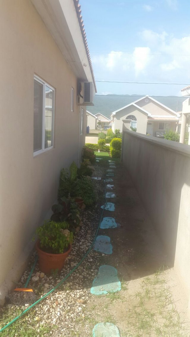 House For Sale in caymanas estate, St. Catherine Jamaica
