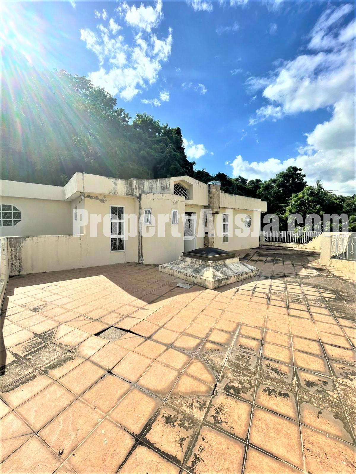 House For Sale in RED HILLS, Kingston / St. Andrew Jamaica
