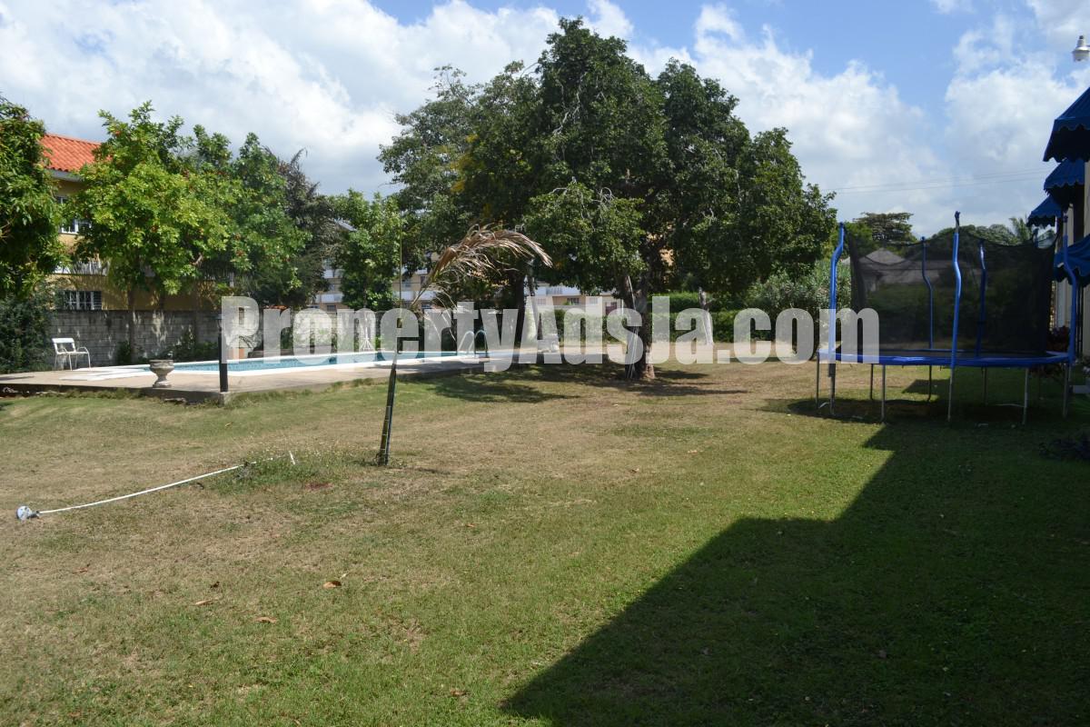 Apartment For Sale in Close proximity to Devon House and New Kingston