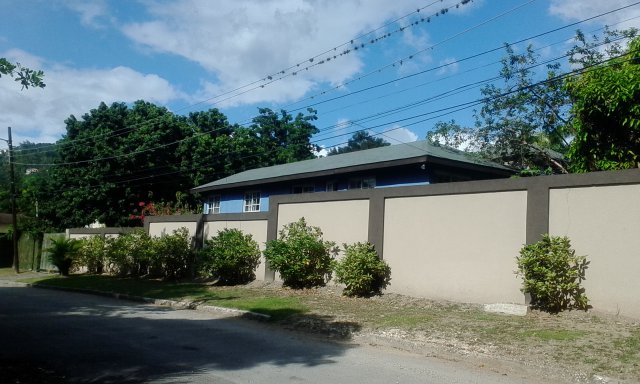 House For Sale in Constant Spring Estate, Kingston / St. Andrew Jamaica ...