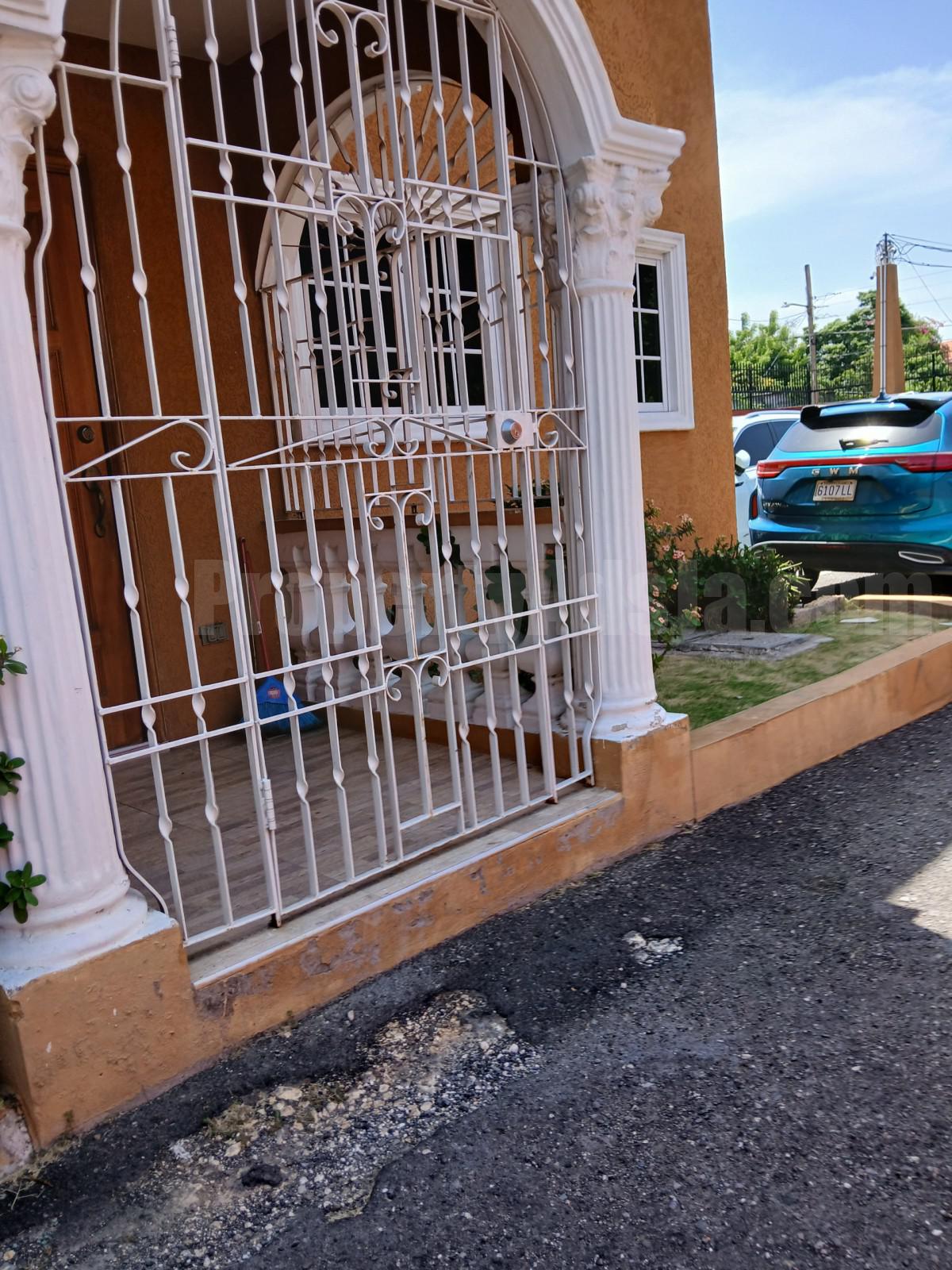 Apartment For Sale in Red Hills Molynes Gardens Negotiable, Kingston / St. Andrew Jamaica photo 4