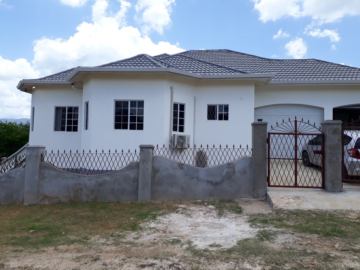 House For Sale in Santa Cruz, St. Elizabeth Jamaica