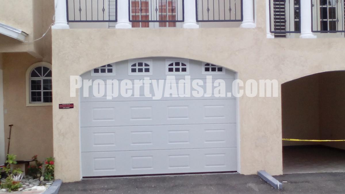 Townhouse For Rent in Kingston 6, Kingston / St. Andrew Jamaica