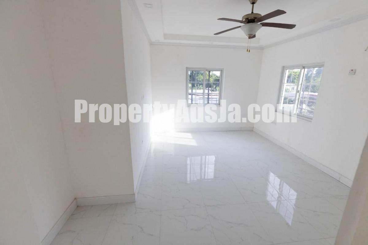 Apartment For Sale in Queensbury Pembroke Hall, Kingston / St. Andrew