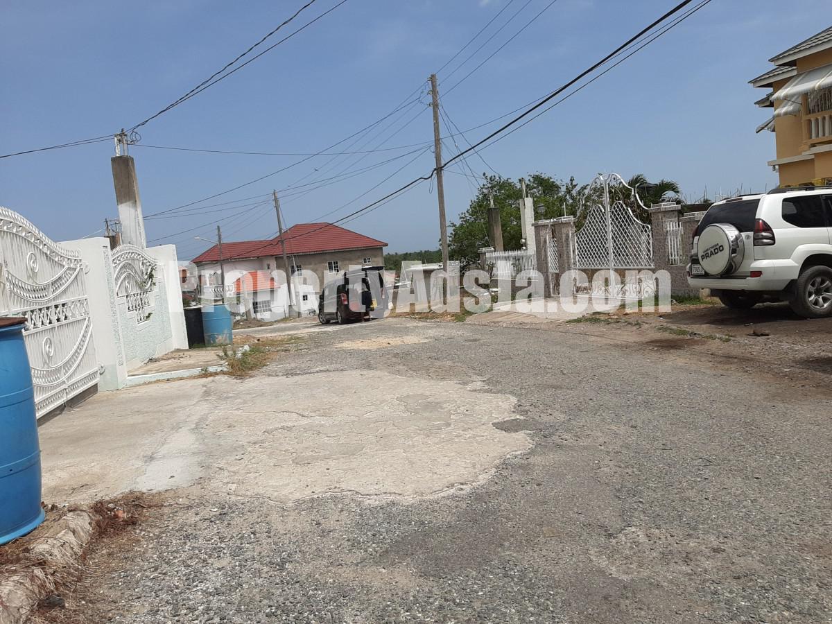 Residential lot For Sale in Old harbour glades, St. Catherine Jamaica