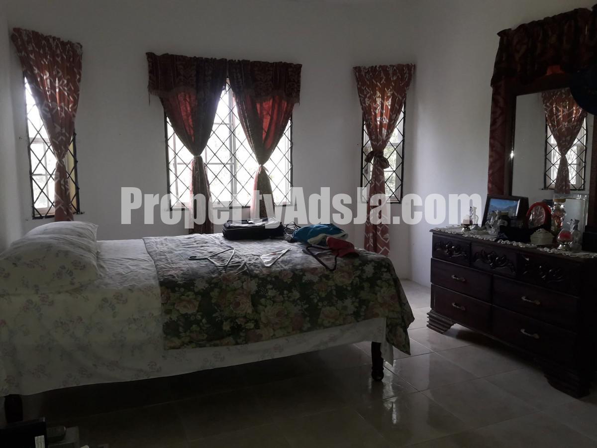 House For Sale in Williamsfield, Manchester Jamaica