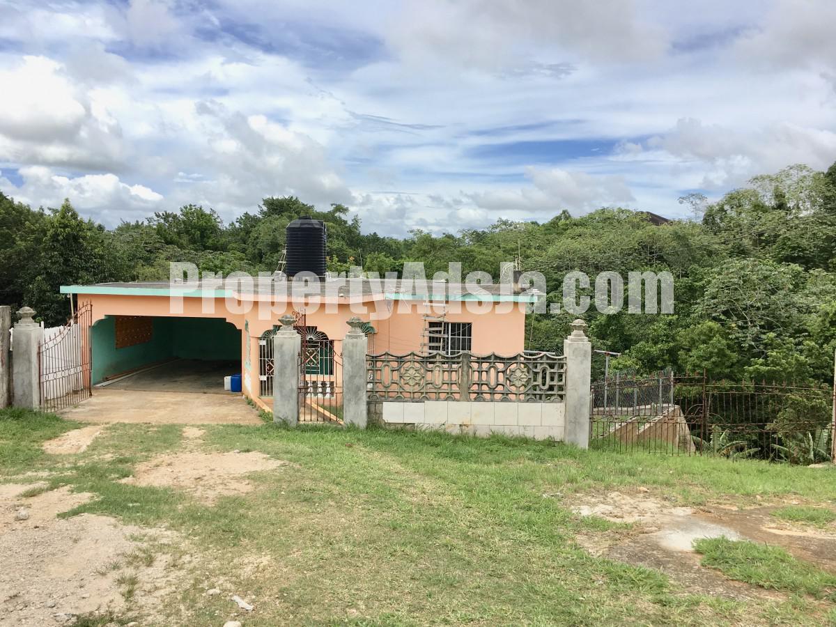 House For Sale in Hatfield, Manchester Jamaica