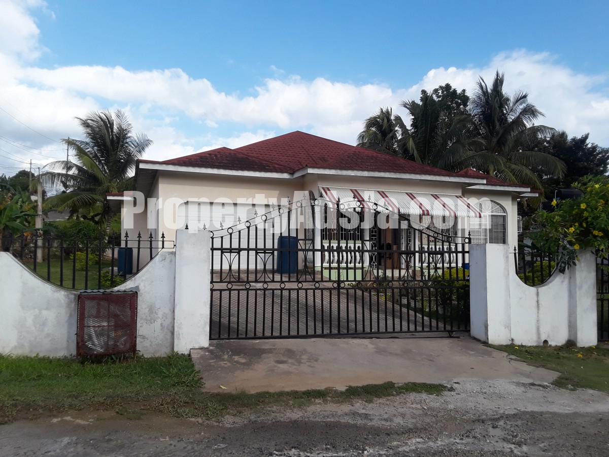 House For Sale in Santa Cruz, St. Elizabeth Jamaica