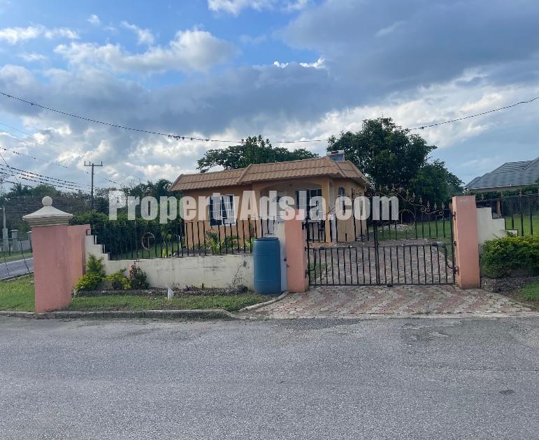 House For Sale in Farm Pen, Westmoreland Jamaica