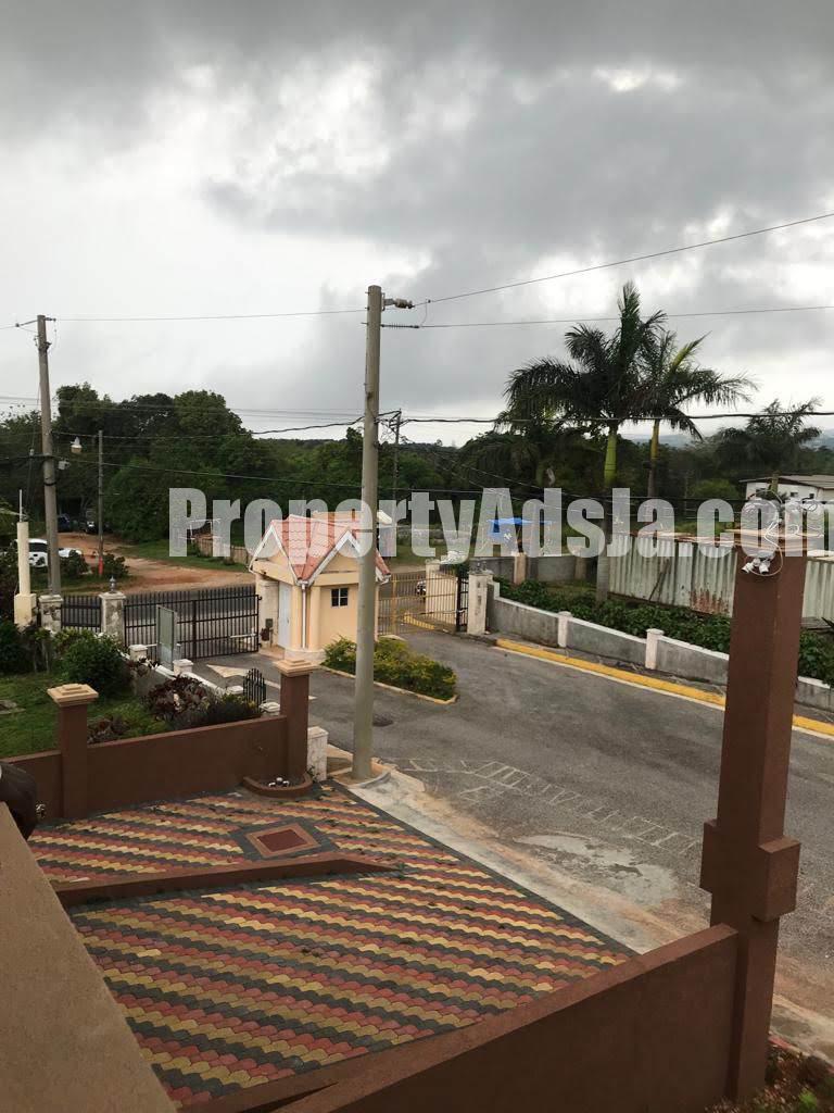 Townhouse For Sale in Spur Tree mandeville, Manchester Jamaica