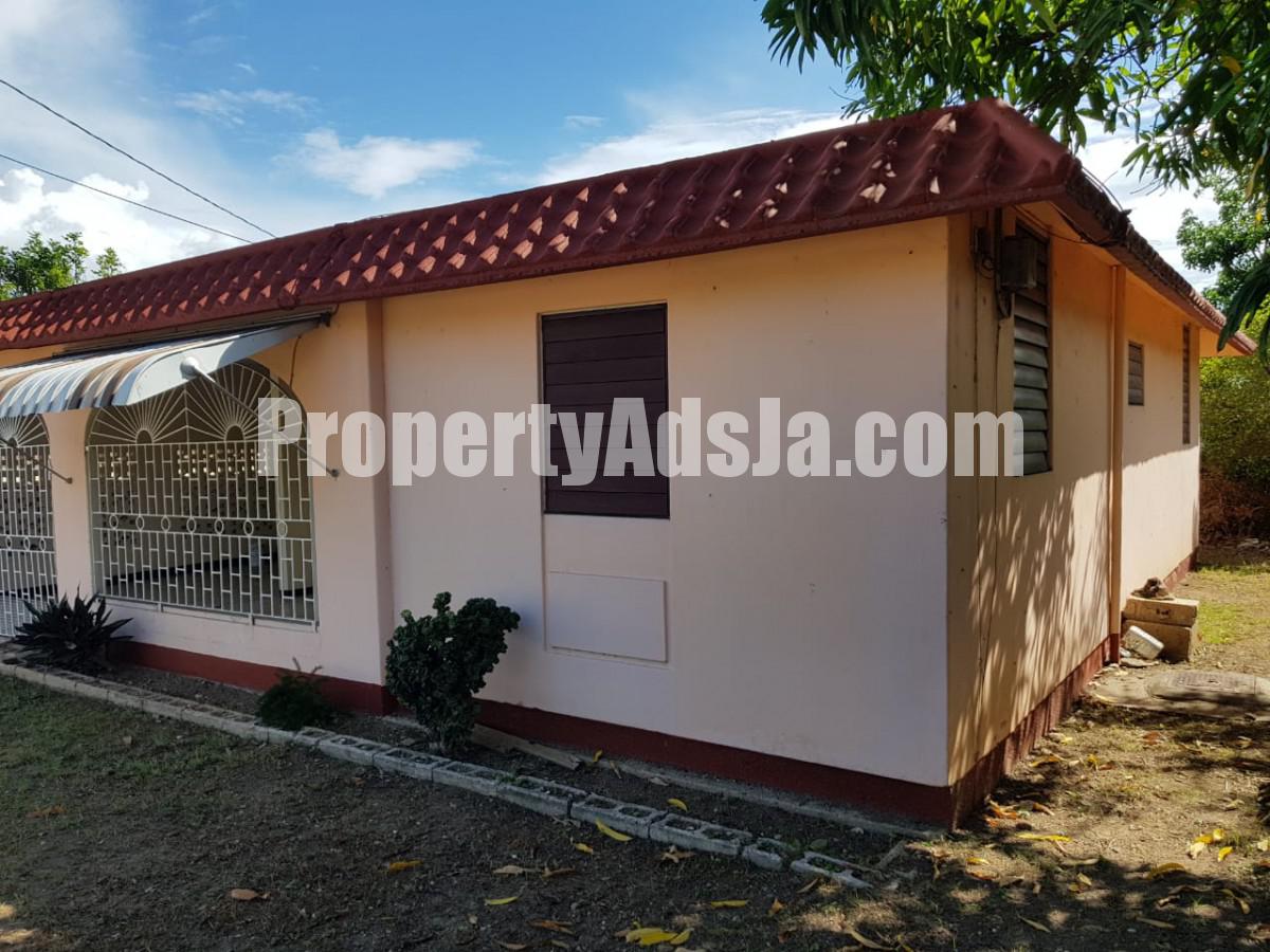 House For Sale in Bridgeport, St. Catherine Jamaica
