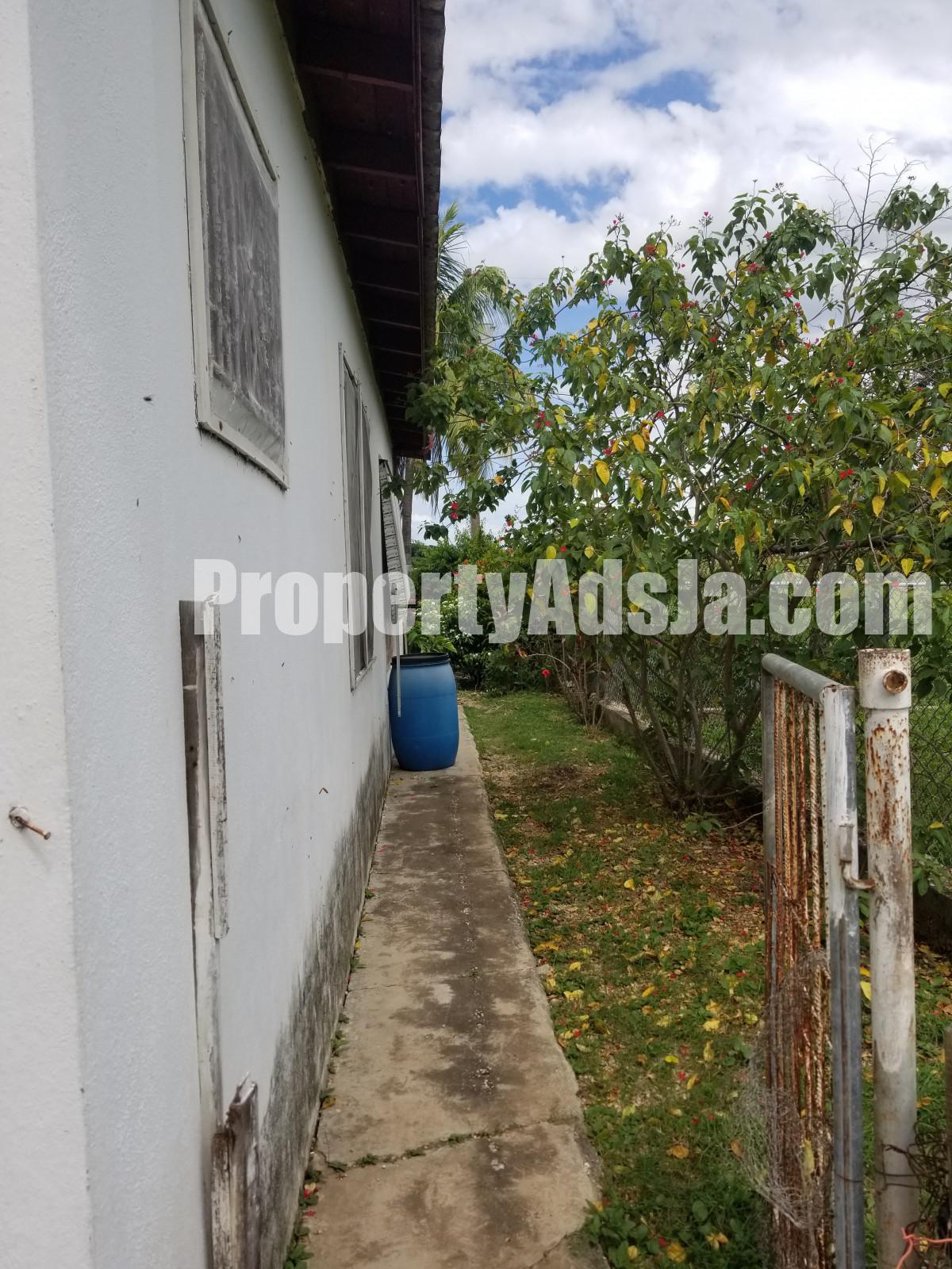 House For Sale in BUSHY PARK, St. Catherine Jamaica