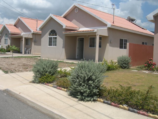 House For Lease/rental in Caymanas Estate, St. Catherine ...
