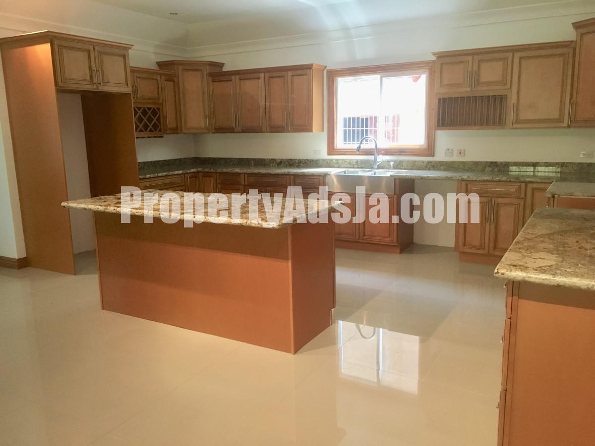 House For Sale in Kingston 6, Kingston / St. Andrew Jamaica