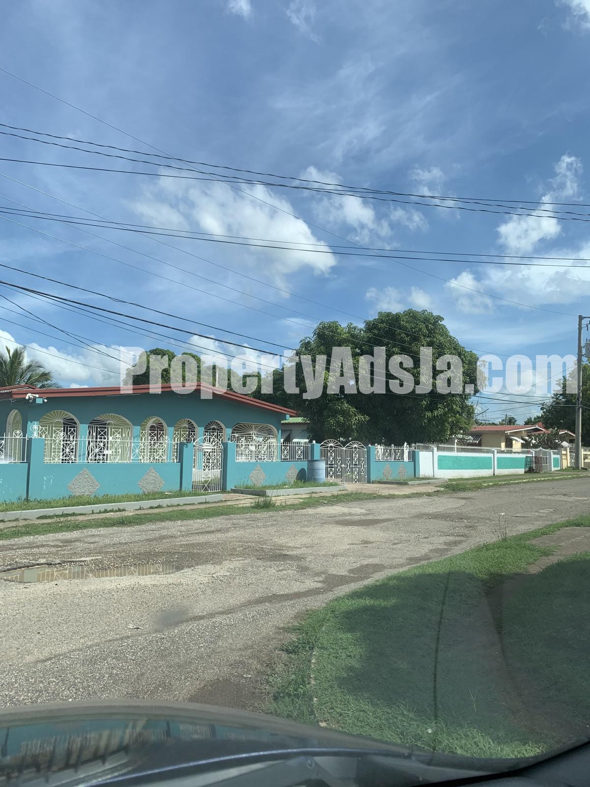 House For Sale in Mineral Heights May Pen, Clarendon Jamaica