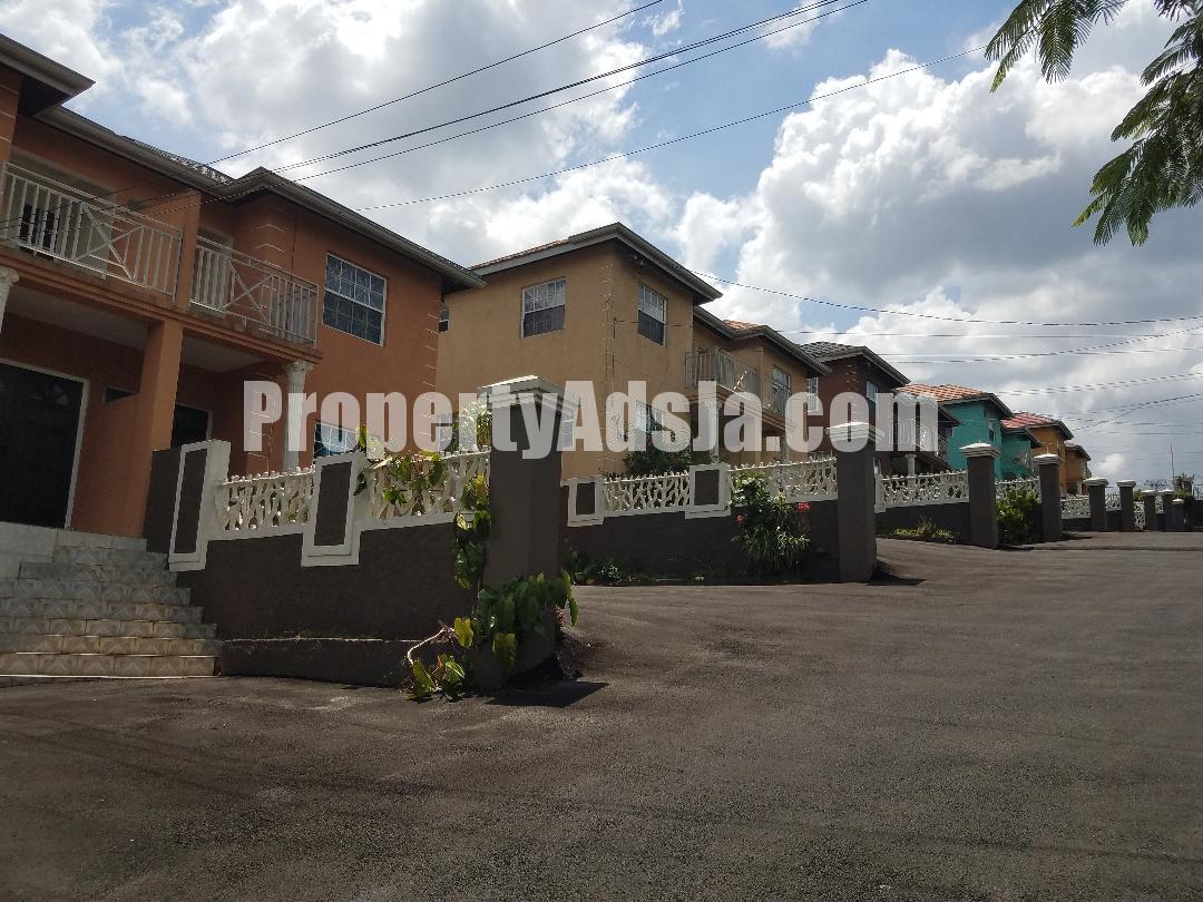 Townhouse For Sale in Greenvale, Manchester Jamaica