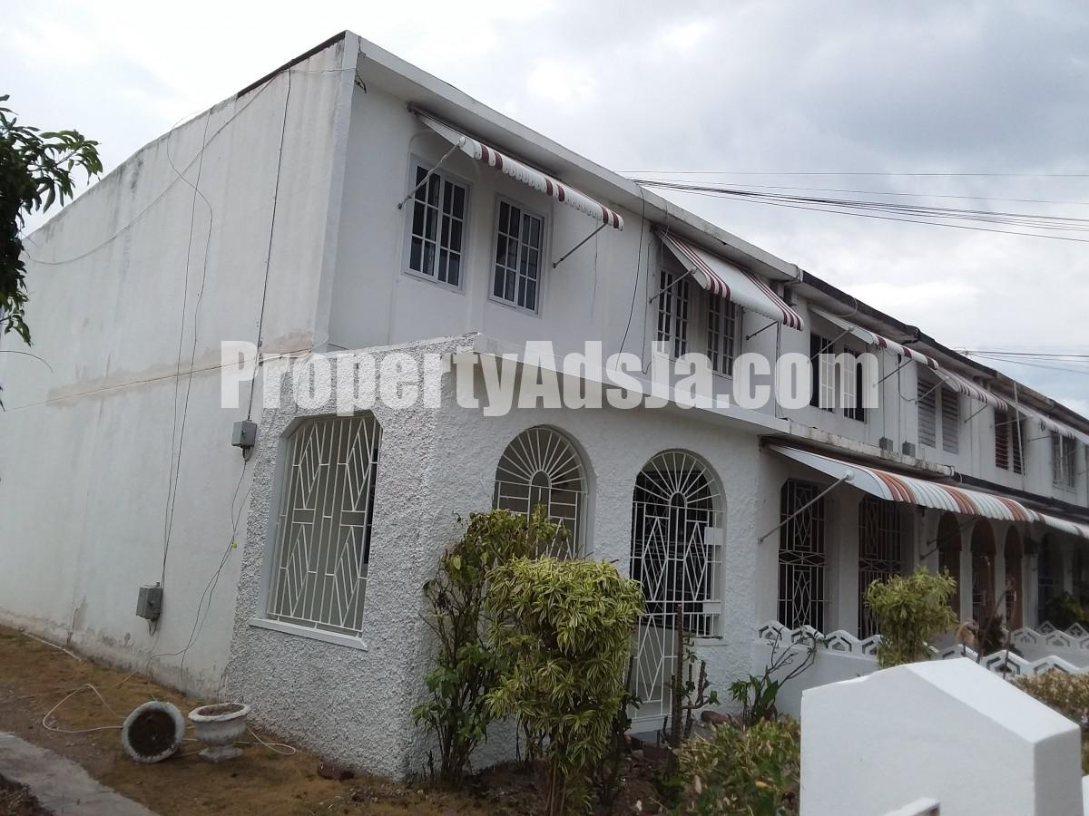 Townhouse For Rent in Molynes Court, Kingston / St. Andrew Jamaica