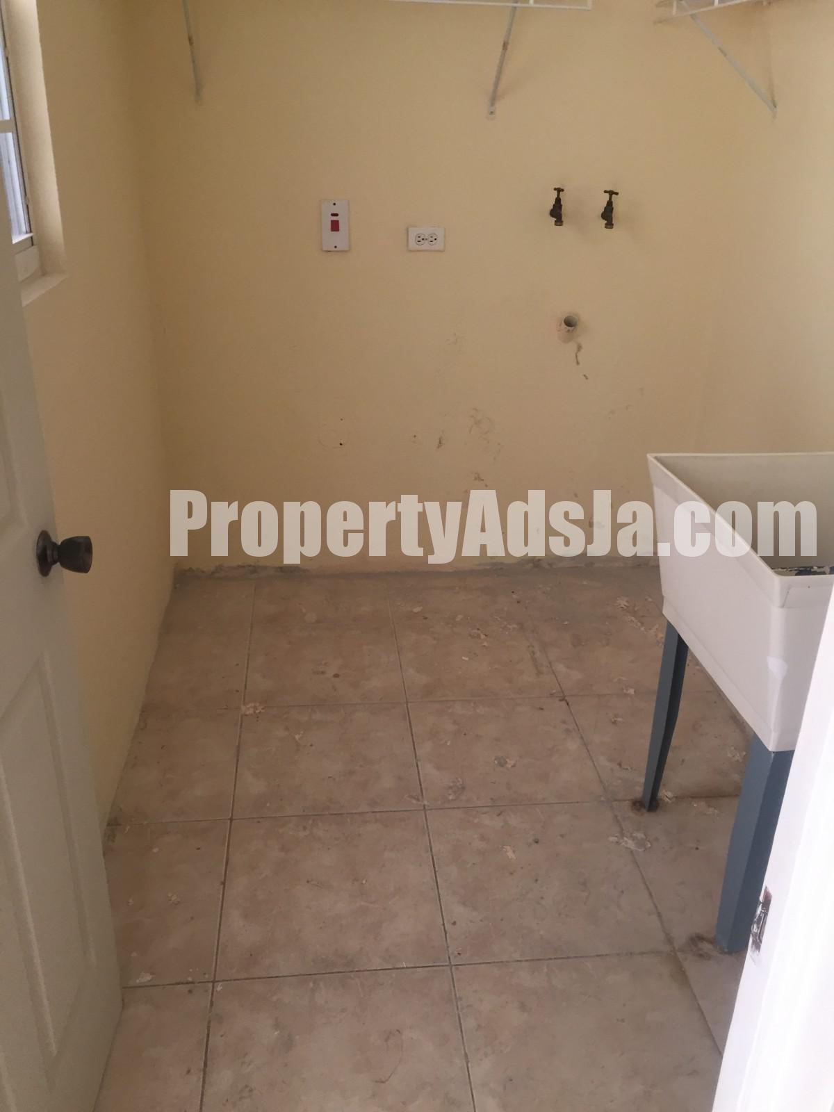 Townhouse For Sale in RED HILLS, Kingston / St. Andrew Jamaica