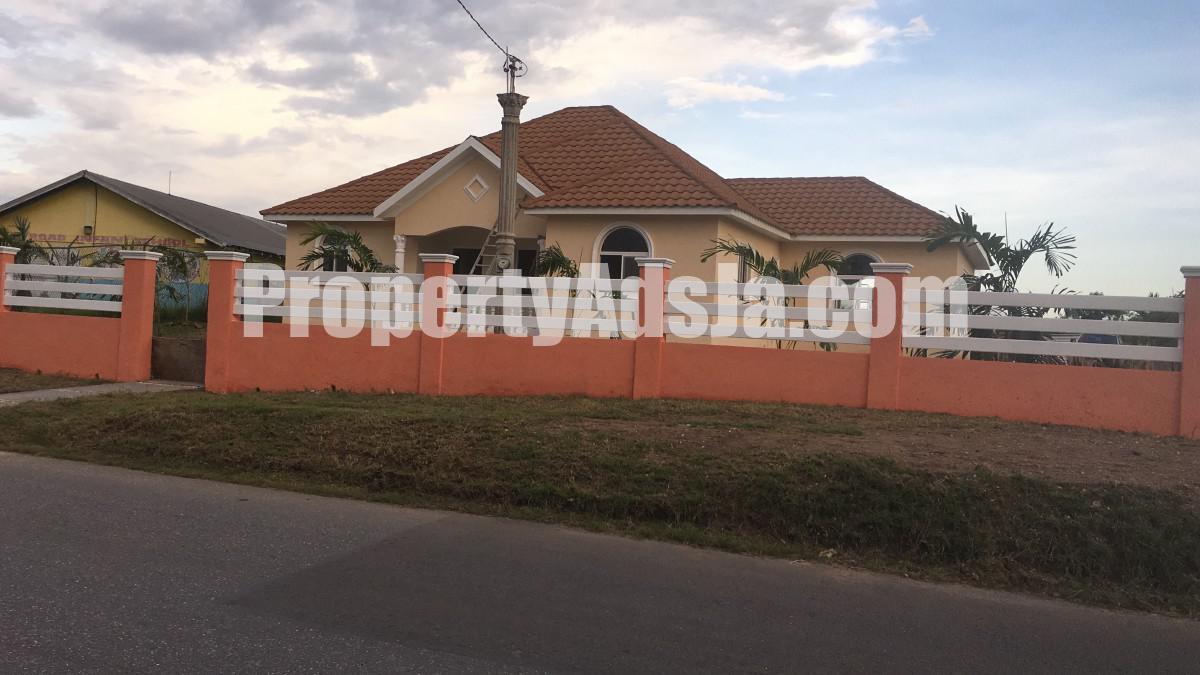 House For Sale in Denbigh, Clarendon Jamaica