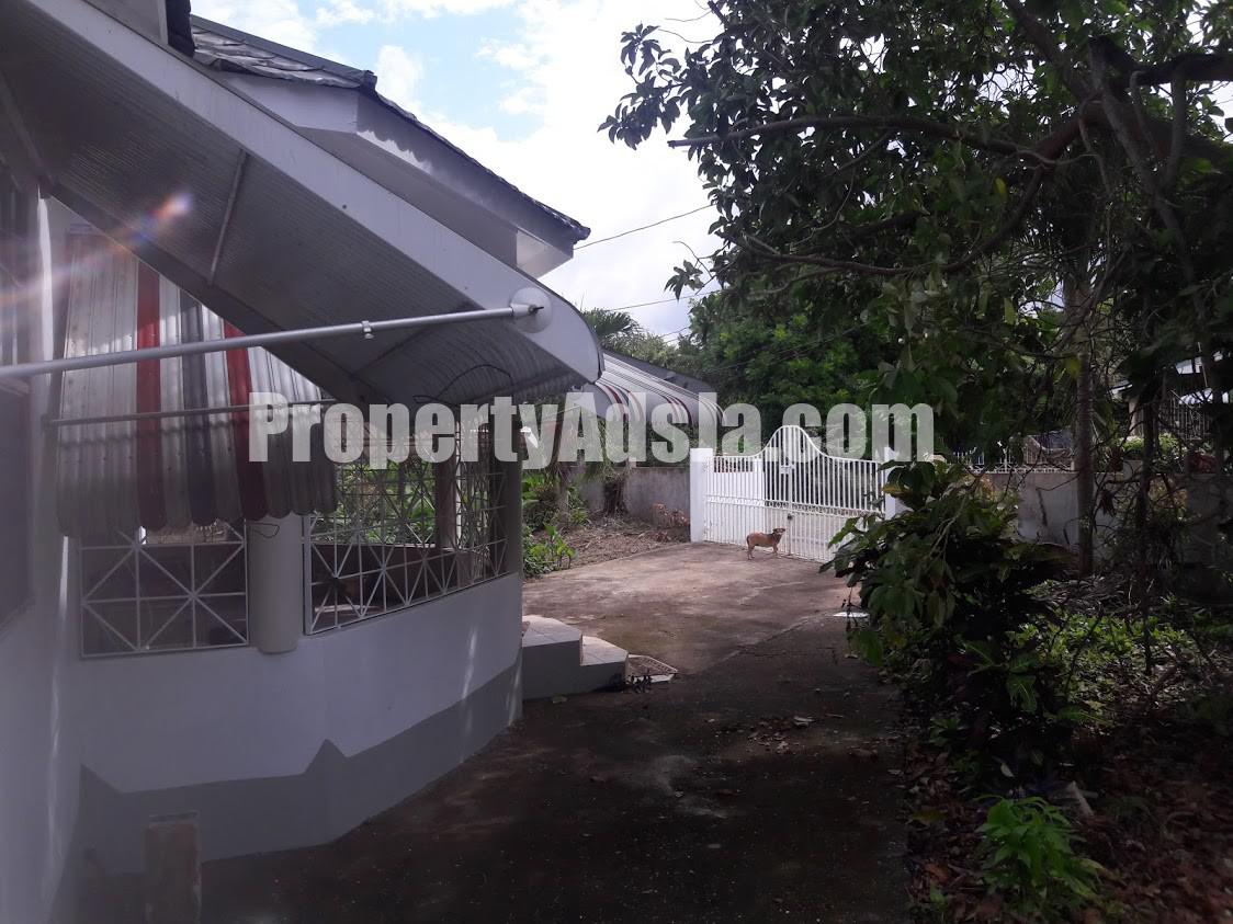 House For Sale in May Pen, Clarendon Jamaica