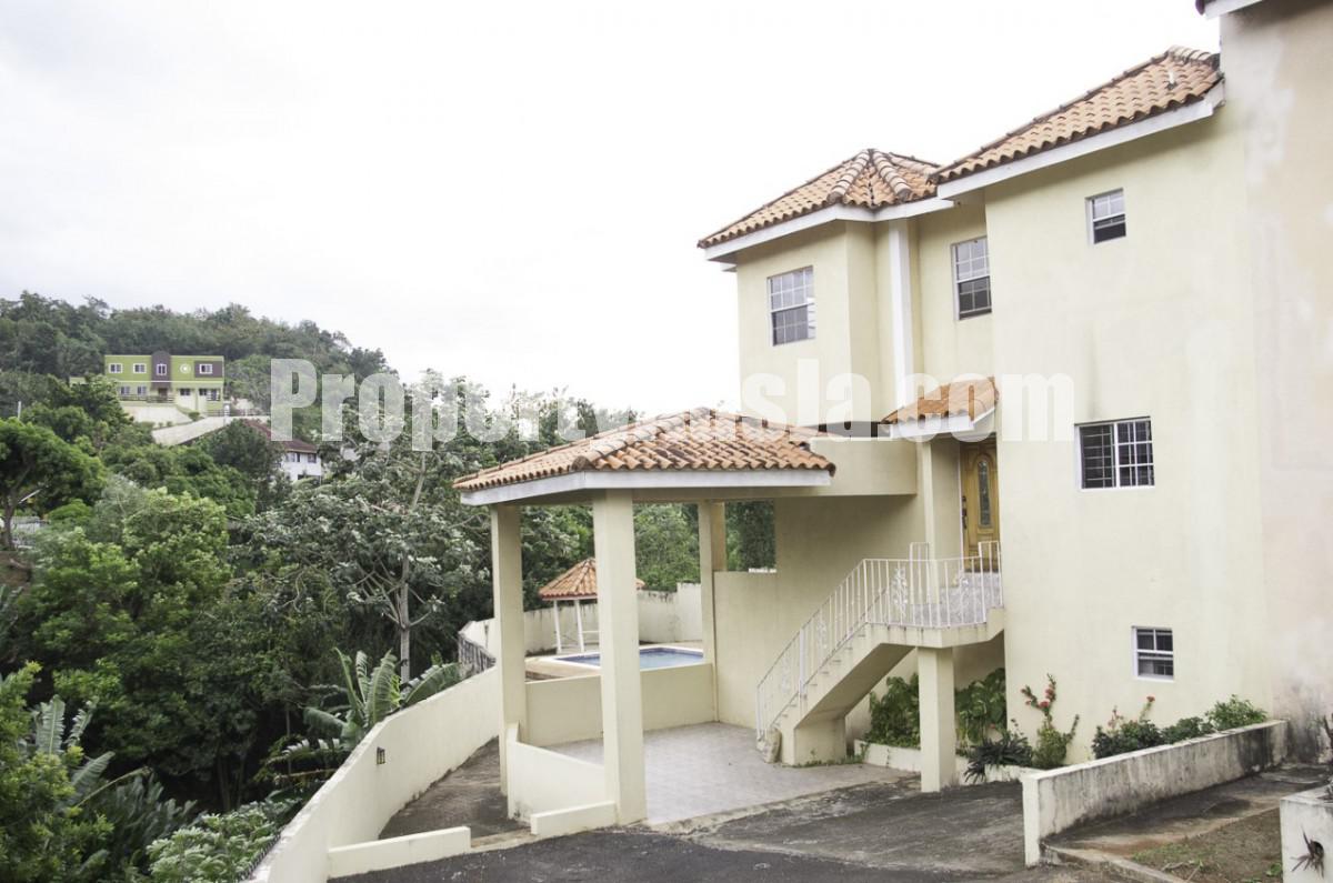 Townhouse For Sale in Kingston 19 NOT AVAILABLE, Kingston / St. Andrew