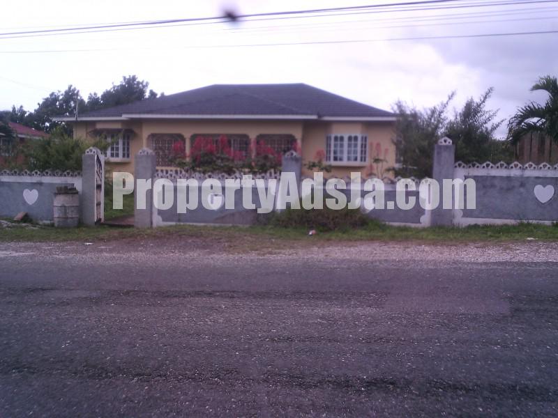 House For Rent in Knockpatrick, Manchester Jamaica